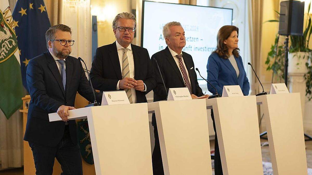 LH Christopher Drexler (ÖVP) und Vize-LH Anton Lang (SPÖ) mit Barbara Riener (VP) und Hannes Schwarz (SP)