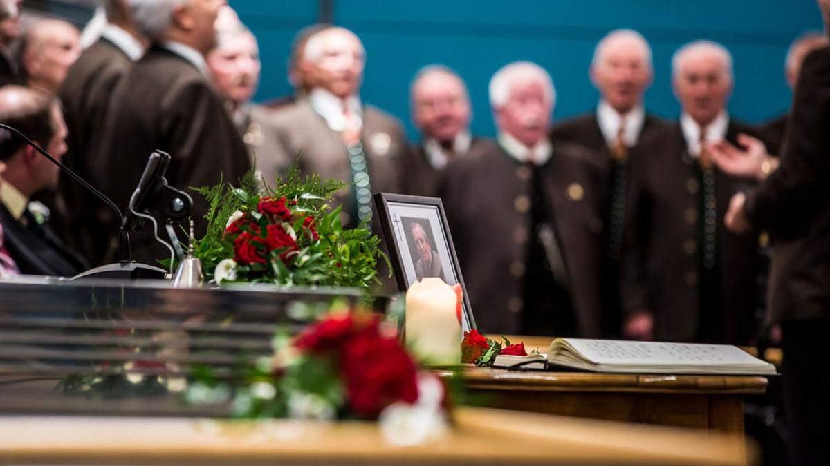 Am Ende klang es so wie einst beim Guggi: der Männerchor Koschatbund sang im Andenken an ihm den Schneewalzer