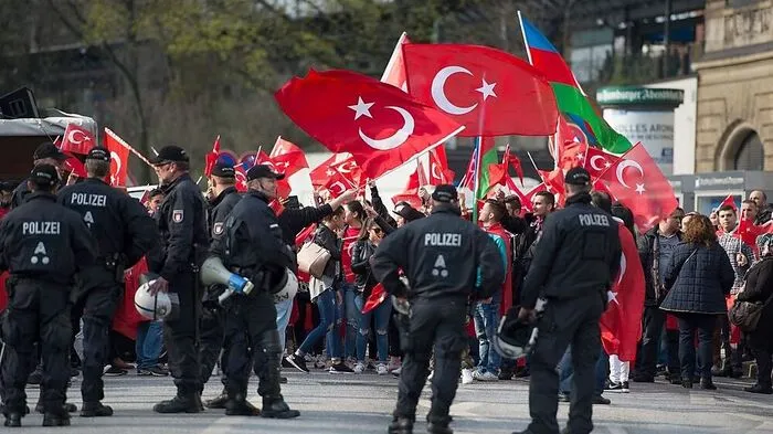 Türkische Demonstration im April in Hamburg.