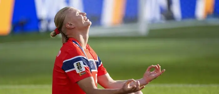 Erling Haaland, bei der WM noch mit seinem Markenzeichen, den langen Haaren