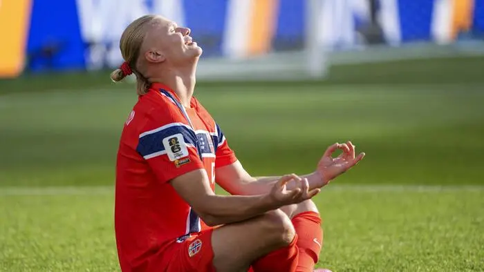 Erling Haaland, bei der WM noch mit seinem Markenzeichen, den langen Haaren