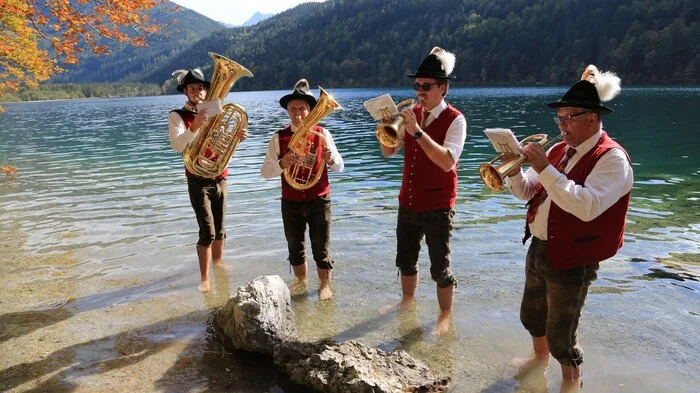 Zum 20. Mal organisierte die Stadtmusikkapelle Eisenerz das beliebte Echo- und Weisenbläsertreffen am und rund um den Leopoldsteinersee.