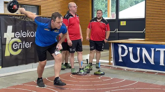 Ein spannendes Duell um den Aufstieg in die Staatsliga lieferten sich am vergangenen Wochenende der ESV Kirchberg und der ESV Eisblume Prüfing in der Halle Petersdorf II