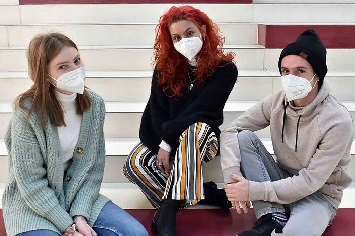 Theresa Scheitz, Isabella Carrasquel Zabala und Raphael Floredo (von links), Schüler der 7. Klasse am BG/BRG St. Veit/Glan