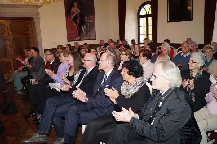 Das Publikum applaudierte.