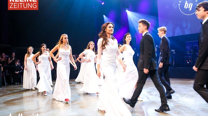 Die Maturanten des BG/BRG Klusemann luden am Samstag dem 04. November zu einem Ball, der seinesgleichen sucht. Unter dem Motto It's Coronation Night - von Prinzen und Prinzessinnen zu Königen und Königinnen wurde in der Helmut List Halle ausgelassen gefeiert. Hier gibt's die schönsten Bilder.