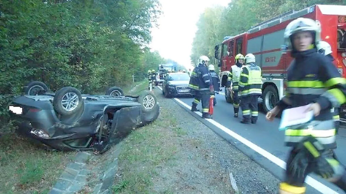 Zwei Feuerwehren waren zum Unfallort alarmiert worden