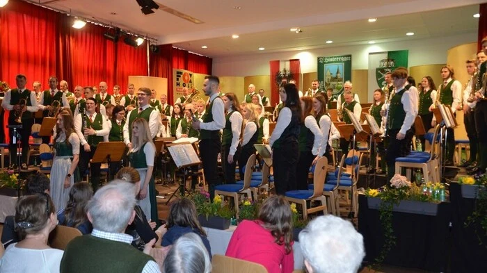Am letzten Märzwochenende, Samstag und Sonntag, lud der Musikverein "D`Hinteregger" Winklern-Oberwölz zu seinem traditionellen Frühlingskonzert in den Festsaal der Musikmittelschule.