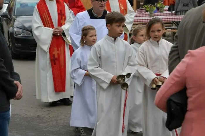 Johannes Silberschneider ist übrigens oft, wenn er in seinem Heimatort ist, als Ministrant tätig. Auch bei der Hl. Messe vor dem Markttag.
