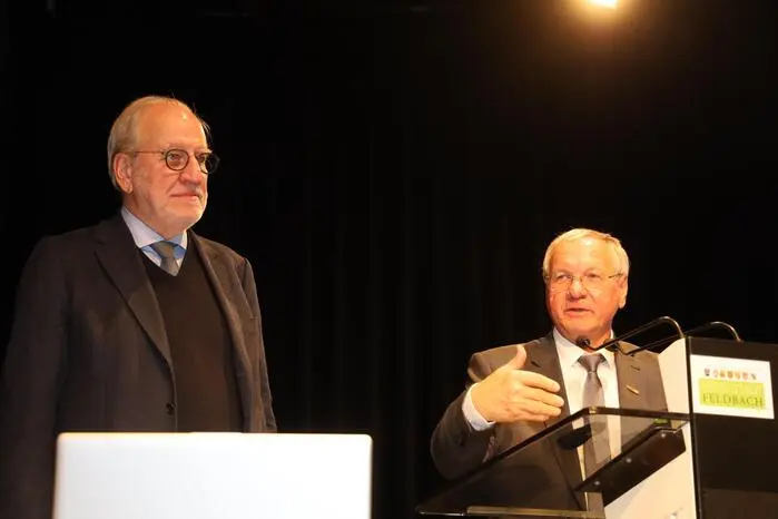 Der gesamte Vortrag von Manfred Prischnig wird in Form einer Broschüre erscheinen, die noch vor Weihnachten an alle Haushalte in Feldbach zugestellt werde, gab Bürgermeister Josef Ober bekannt