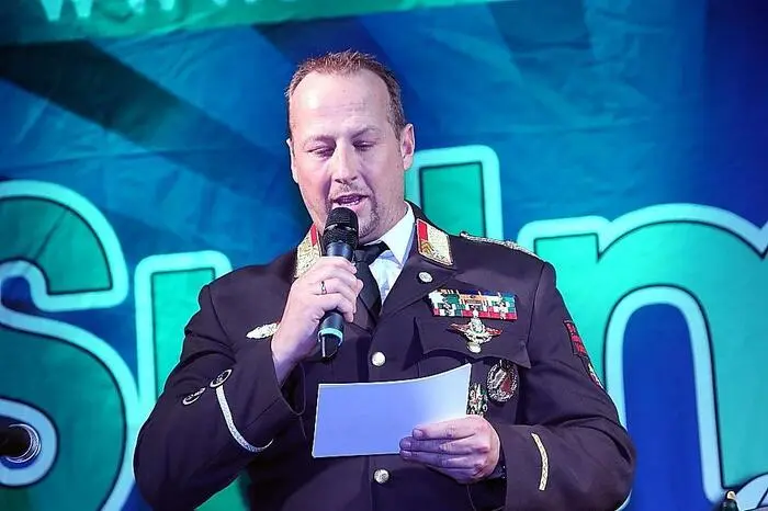 Feuerwehr-Kommandant und Abschnittsbrandinspektor Bernhard Haller (Foto) und Oberbrandinspektor Michael Witreich strahlten über den Andrang, der diesen Ball zum unvergesslichen Erlebnis werden ließ.