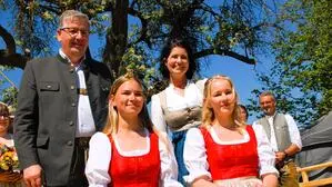 Höhepunkt war die Kröning der beiden neuen Obsthoheiten Hannah I und Katharina I
