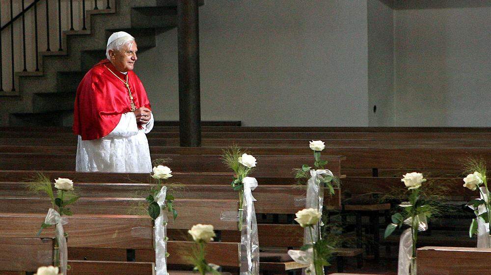 Benedict XVI im September 2006 in der St. Oswald Kirche in seinem Geburtsort Marktl am Inn