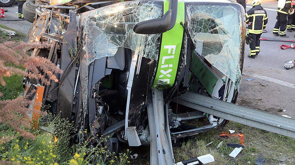 Schwerer Busunfall auf A9