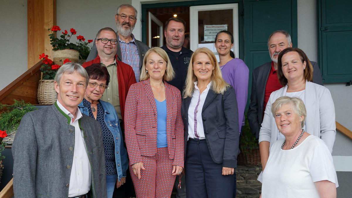 Das Team der SPÖ Ligist mit Evelyn Regner und Elisabeth Grossmann