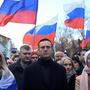 Nawalny mit seiner Frau (rechts) und politischen Mitsteitern