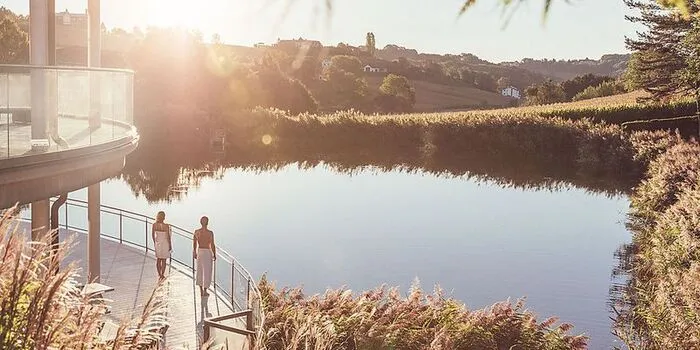 Vom charmanten Hotel KOWALD aus gelangen Sie auf direktem Weg zu Therme & Schaffelbad