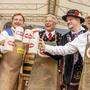 Günther Albel (bei der Eröffnung des Villacher Kirchtags, 2. von links): „Habe die zuständigen Stellen bei Heineken um Aufklärung gebeten“