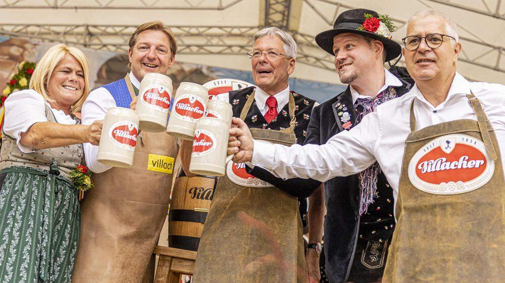 Günther Albel (bei der Eröffnung des Villacher Kirchtags, 2. von links): „Habe die zuständigen Stellen bei Heineken um Aufklärung gebeten“