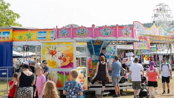 Am Festgelände wurde ein buntes Programm geboten – von Musik über Kulinarik bis hin zu einem kleinen Vergnügungspark für Kinder. 