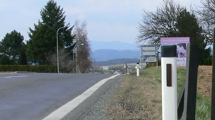 Im burgenländischen Oberschützen gab es neuerlich einen Ortstafeldiebstahl. Laut Polizei hatten der oder die unbekannten Täter das Schild mit dem nötigen Werkzeug abmontiert.