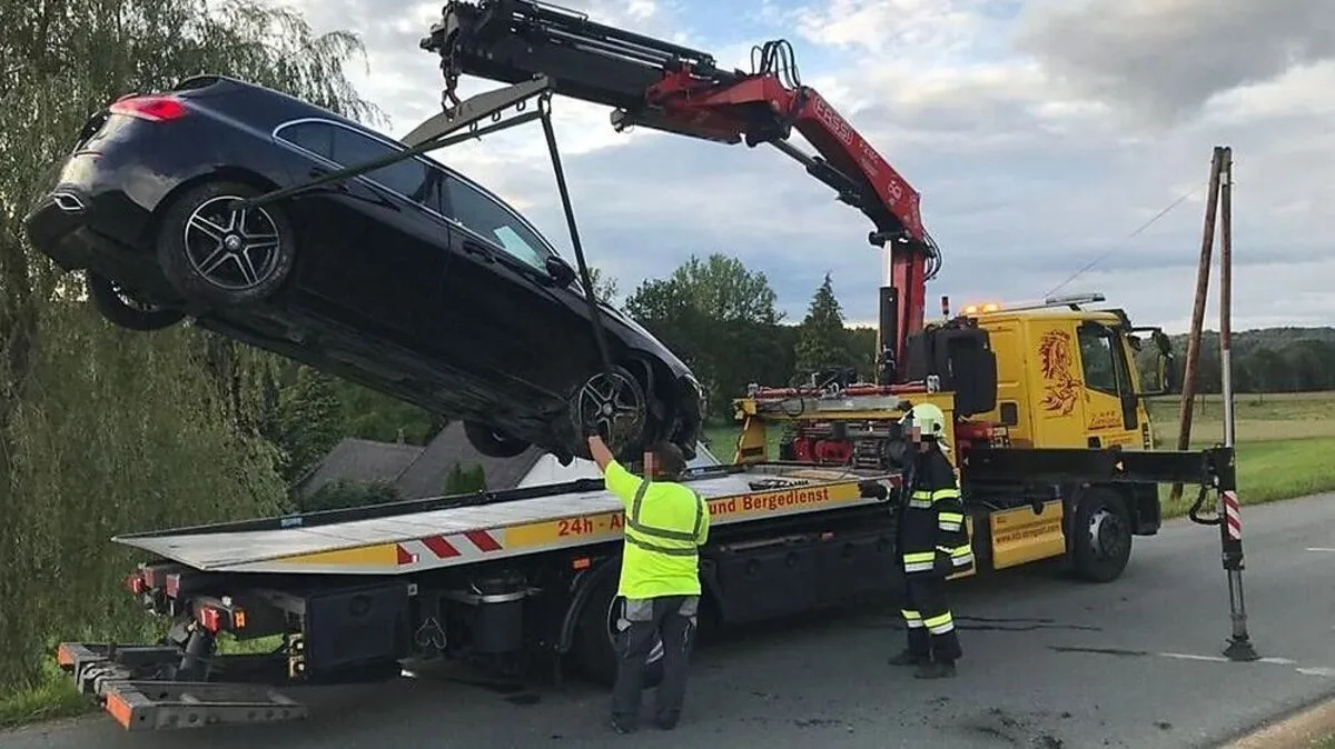 Für die Bergung musste eine Kran des ÖAMTC angefordert werden