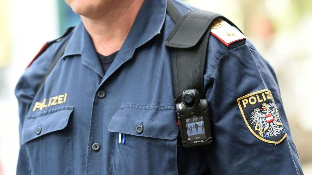 Der Alkoholisierte schlug dem Polizisten ins Gesicht