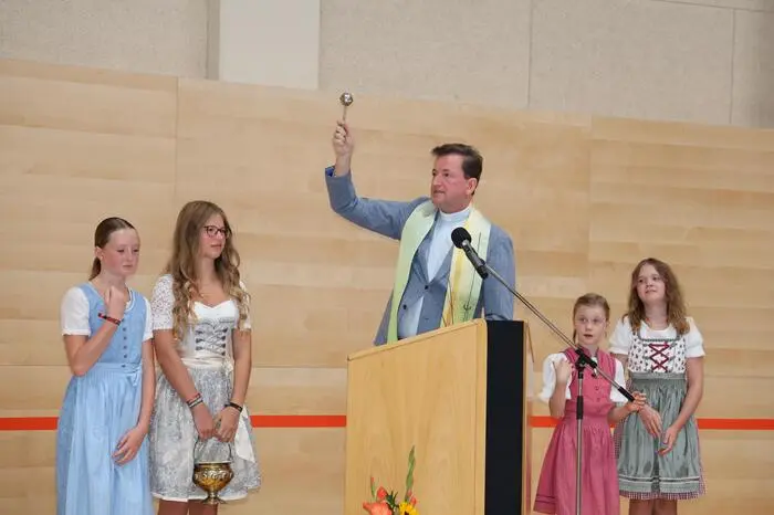 Durch das Programm führte Vizebürgermeister Thomas Zach und die Hallensegnung erfolgte durch Pfarrer Christian Grabner