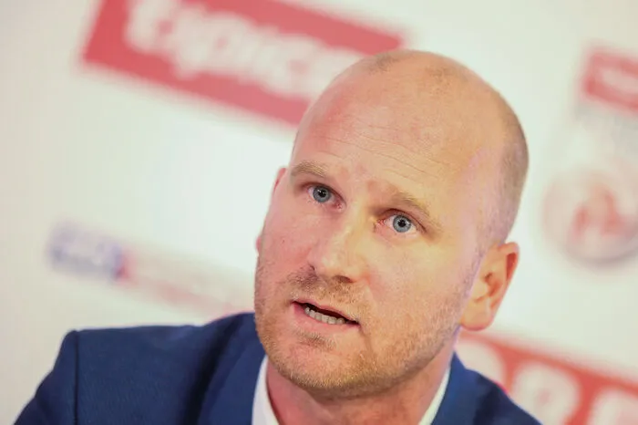 Christian Ebenbauer (Bundesliga-Vorstand): "Es ist eine große Chance, den Fußball sportlich und wirtschaftlich weiter zu entwickeln. Wichtig war aus sportlicher Sicht, dass es von Anfang bis zum Schluss spannend bleibt. Es wird Druckspiele en masse geben. Der Fußball hat sich weiterentwickelt, mit dem Spielmodus wollen wir neue Akzente setzen. Wirtschaftlich erwarten wir uns aufgrund der Analysen eine zehnprozentige Steigerung in allen Bereichen, bei Zuschauerzahlen, Vermarktungserlösen sowie TV-Einnahmen."