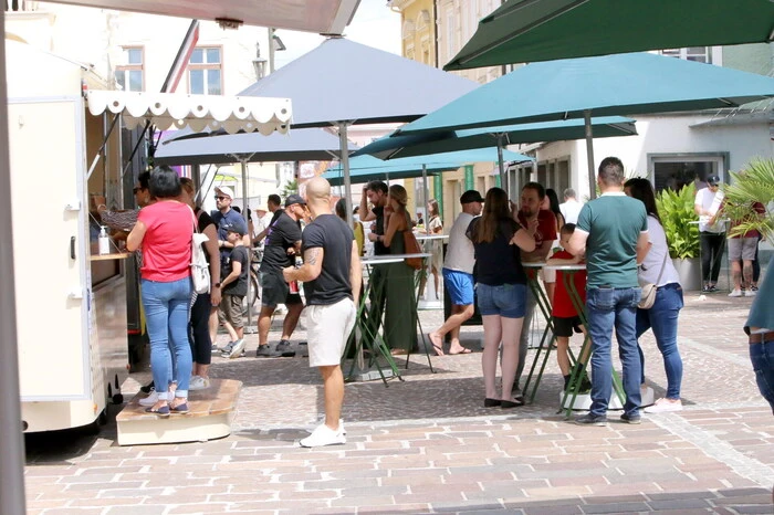 Der „Streetfood-Market“ macht für drei Tage Station am Hauptplatz.  