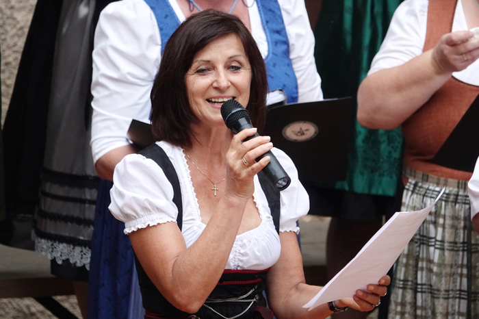 Den bunten Musikreigen moderierten Angelika Absenger ...