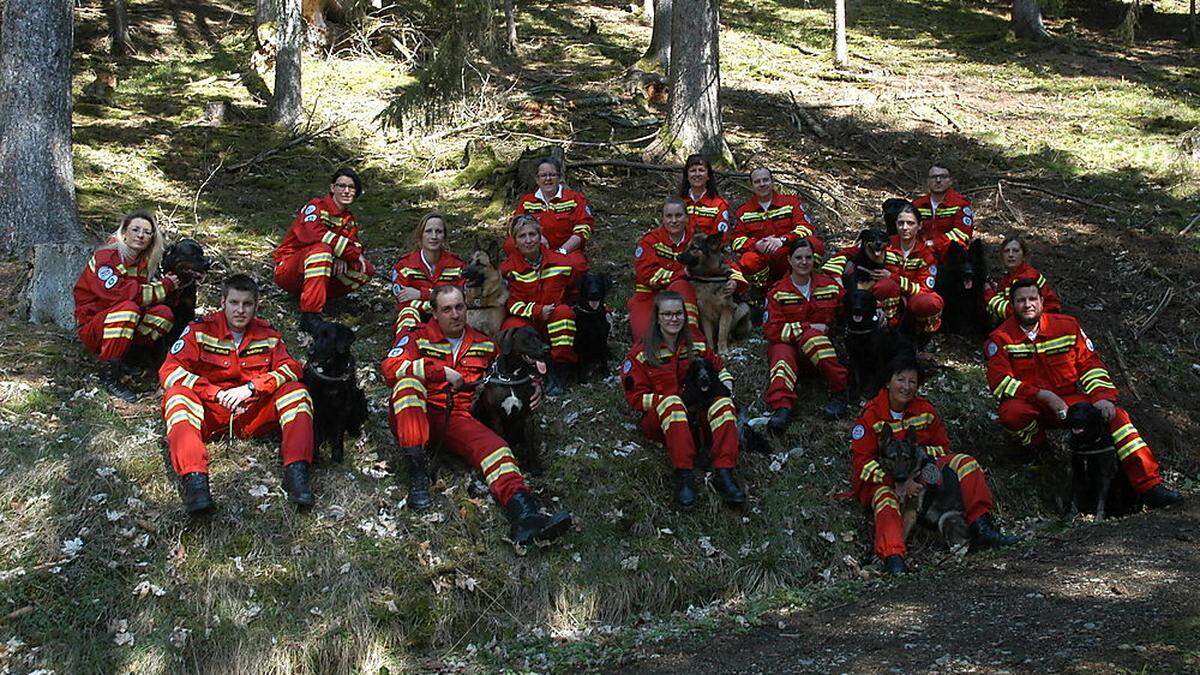 Das Team der Staffel der Österreichischen Rettungshundebrigade Leoben-Bruck/Mürzzuschlag