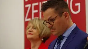Andrea Winkelmeier und Raphael Pensl waren sich beim Schuldenstand der Stadt uneinig