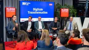 „Reden wir“: Moderator Mathias Pascottini diskutierte mit Sebastian Krause, Alfred Marchler, Elmar Krainz und Herbert Ritter im Skyroom des Styria Media Centers über Chancen und Herausforderungen digitaler Transformation