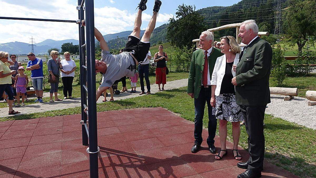 Doppelhofer, Vollath und Schützenhöfer waren von den Akrobaten beeindruckt