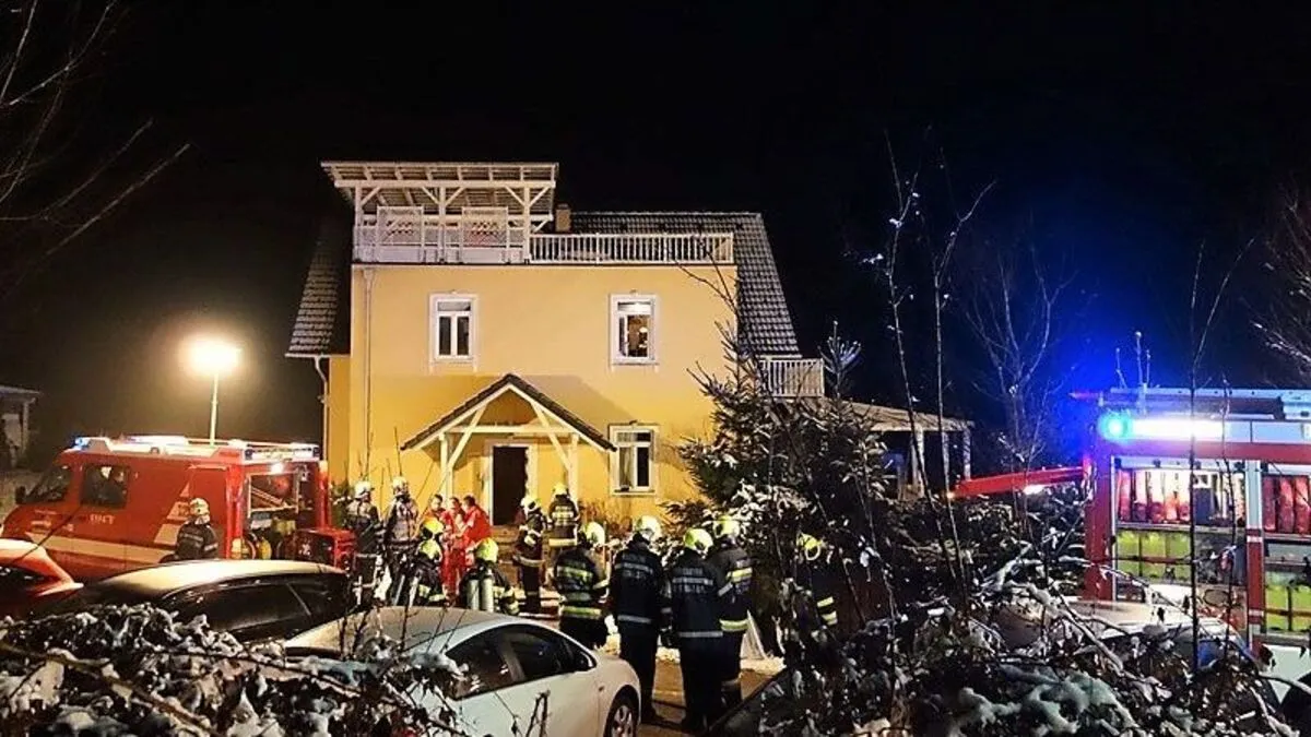 Die Feuerwehr war mit 43 Mann im Einsatz, zusätzlich das Rote Kreuz mit fünf Fahrzeugen und die Polizei