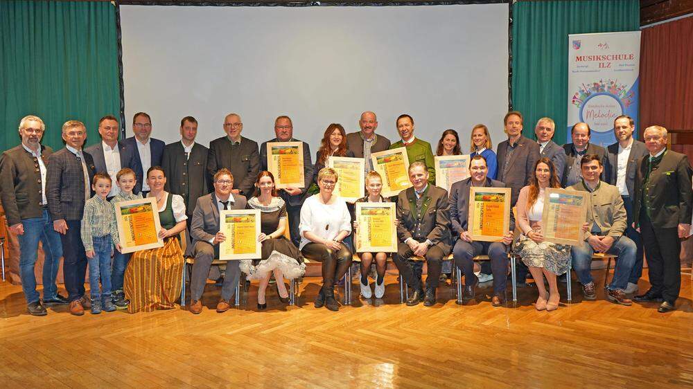 Die neun Preisträger mit Vertretern des Steirischen Vulkanlandes und der Gastgebergemeinde Ilz