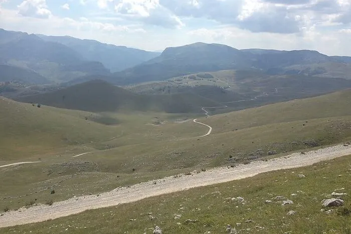 An der Rückseite der Bjelašnica warten endlose Weiten ...
