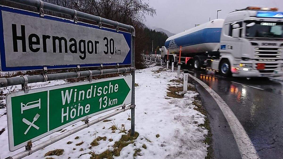 Über Gewichtsbeschränkung auf der Kreuzner Straße, der Verbindungsstraße zwischen Drau- und Gailtal, wird nachgedacht  