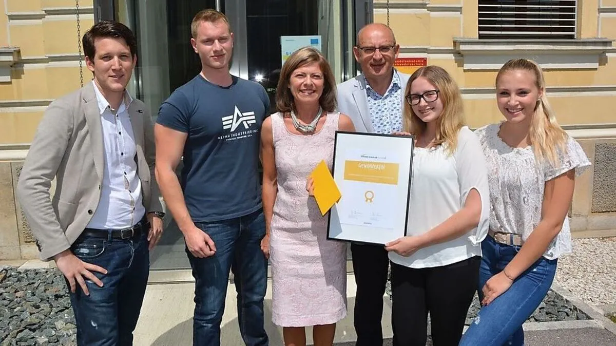 Von links: Martin Erian, Daniel Sager, Direktorin Michael Graßler, Johann Reitsammer, Tamara Laßnig und Jasmin Wedenig