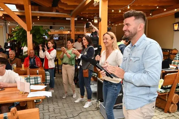 . In der Sendung, moderiert von Bettina Zajac und dem aus Neumarkt stammenden Thomas Seidl, wurde das Fest stimmungsvoll eingeläutet und zahlreiche Gäste vorgestellt.