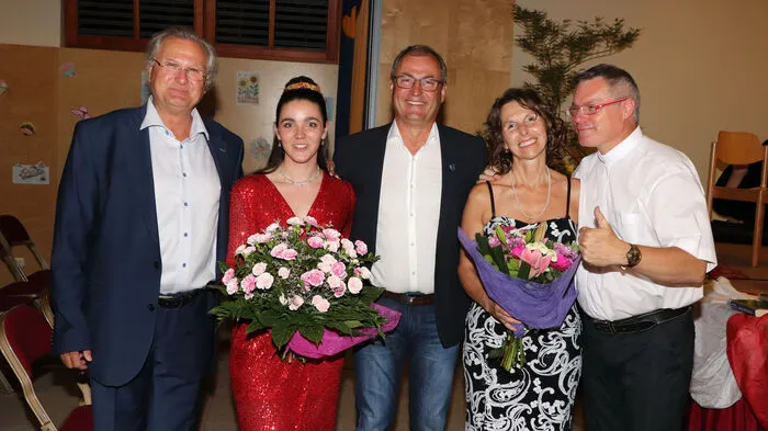 Am Foto von Links: Werner Schachner, Nikita Mataln, Bgm. Georg Kavalar, Sigrid Konnerth und Pfarrer Artur Wesoly.