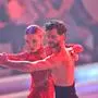 Dancing Stars - Von „How Deep Is Your Love“ über „Bésame Mucho“ bis hin zu „Tanze Samba mit mir“ – Liebe liegt in der Luft, wenn die „Dancing Stars“ in der achten Live-Show in ORF 1 und auf ORF ON wieder ihr Können unter Beweis stellen. Auch diesmal müssen sie zwei Tänze aufs Parkett legen, wobei die Promis bei einem der beiden Tänze eine mindestens 20-sekündige Solo-Performance präsentieren. Michael Schottenberg nimmt neben Maria Angelini-Santner und Balázs Ekker am Jury-Sessel Platz. Moderiert wird der ORF-1-Tanzevent auch diesmal wieder von Mirjam Weichselbraun und Andi Knoll. Im Bild: Aaron Karl und Katya Mizera. - SENDUNG: ORF1 - FR - 09.05.2025 - 20:15 Uhr - Copyright: ORF/Thomas Ramstorfer - Veröffentlichung honorarfrei nur für redaktionelle Berichterstattung in Sendungszusammenhang und mit Copyrightangabe. Kontakt: foto@orf.at