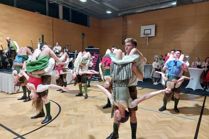 Den Auftakt auf der Tanzfläche machten die Landjugend Krottendorf-Thannhausen-Naas mit einer wunderbaren Polonaise. 