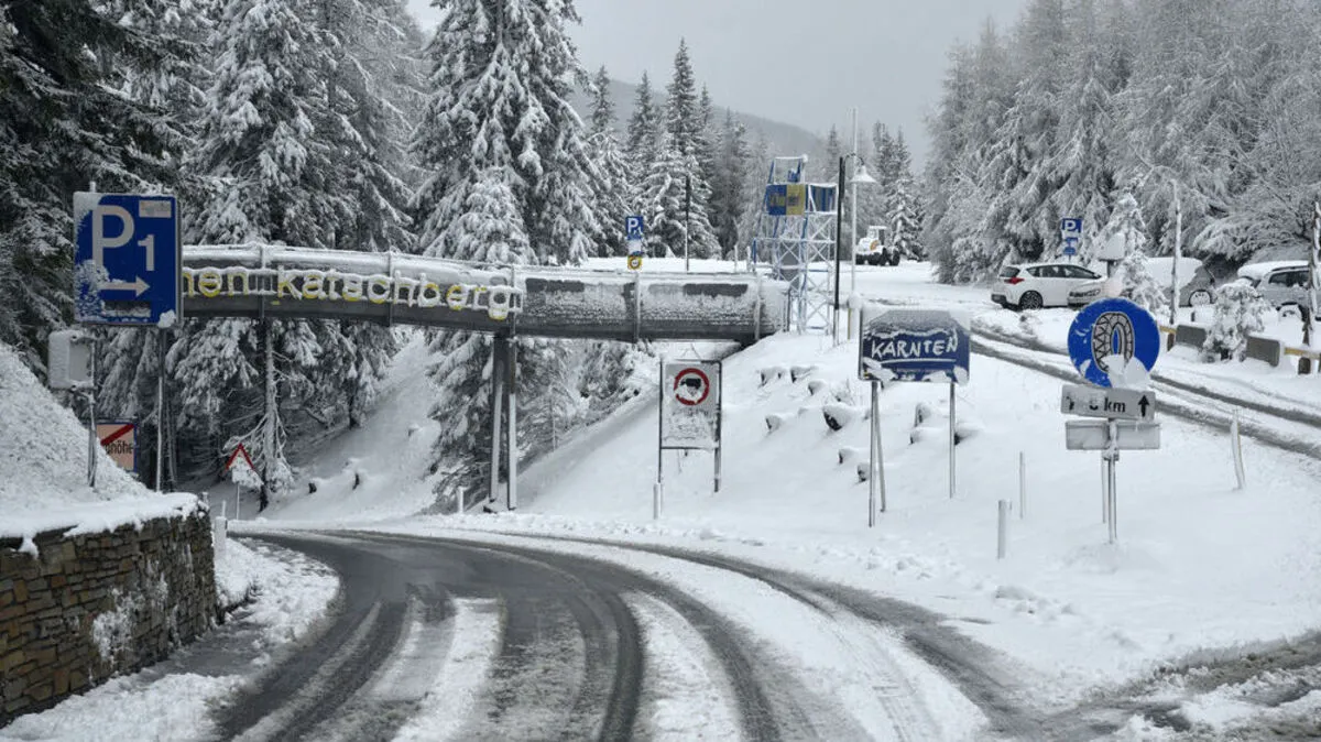 Schneepflug, Feuerwehr und Abschleppdienste mussten am Katschberg ausrücken