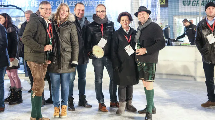 Einen Tag vor der offizellen Eröffnung der Grazer Winterwelt am Karmeliterplatz lud die Kleine Zeitung zur Eisstock-Trophy!