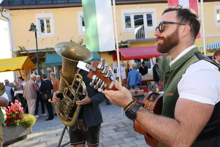 Für beste Stimmung und Unterhaltung sorgte die Schülcherleitnmusi mit flotten Klängen aus dem Bereich der Volksmusik. Unter den Besuchern: Landtagsabgeordnete. Bürgermeisterin. Klaudia Stroißnig, Bürgermeisterin Roman Neumann, Bezirksbäuerin Anita Suppanschitz, erster Vizebürgermeister Karlheinz Komornyik, zweite Vizebürgermeisterin Sonja Wibner, HBI Mark Wibner.