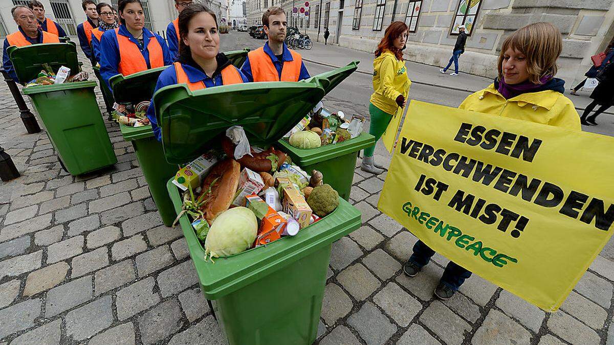 Schon früher protestierte Greenpeace gegen unnötiges Wegwerfen von Lebensmitteln