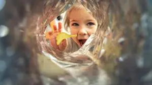 Nicht nur Chips, auch andere Snacks enthalten viel Salz. Für Kinder kann das rasch zu viel werden.