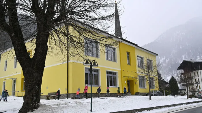 Das neue Schul- und Gemeindehaus wurde mit 740.000 Euro funktionsgerecht und modern umgebaut, ein Schmuckstück.